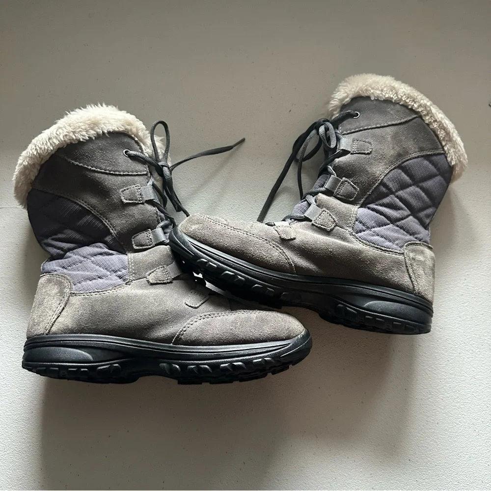 Columbia Ice Maiden II women's  boots grey suede textile upper with a faux fur